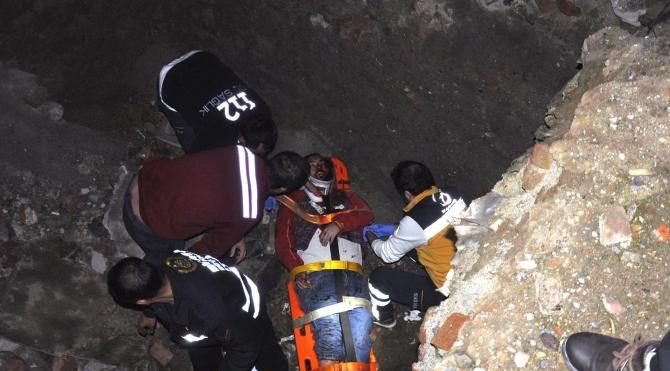 Evine kestirmeden gitmek isteyince inşaat çukuruna düştü
