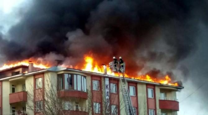 Erzurum'da 7 katlı apartmanda yangın paniği