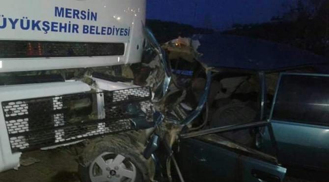 Erdemli'de kamyon ile otomobil çarpıştı: 1 ölü, 6 yaralı