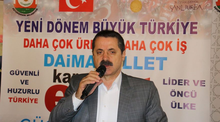 Foto: İHA- Gıda Tarım ve Hayvancılık Bakanı Faruk Çelik, Şanlıurfa Büyükşehir Belediyesinin düzenlediği merkez ilçe muhtarları istişare ve değerlendirme toplantısına katıldı. Düzenenen toplantı medyaya AK Kadrolar Muhtarlarla bir araya geldi şeklinde servis edilmişti.