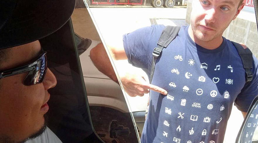 Her ülkede kolayca iletişim kurmaya yarayan gezgin tişörtleri