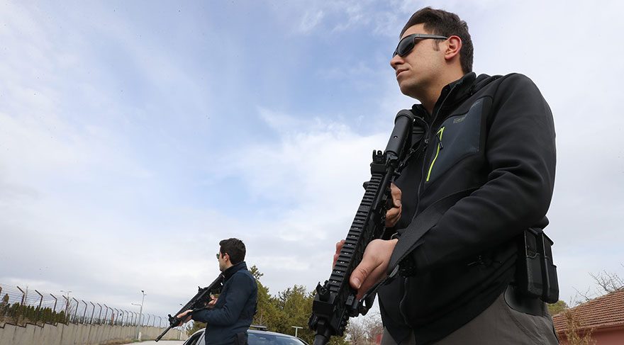 Bakan Işık’ın koruma ekibine yerli silah