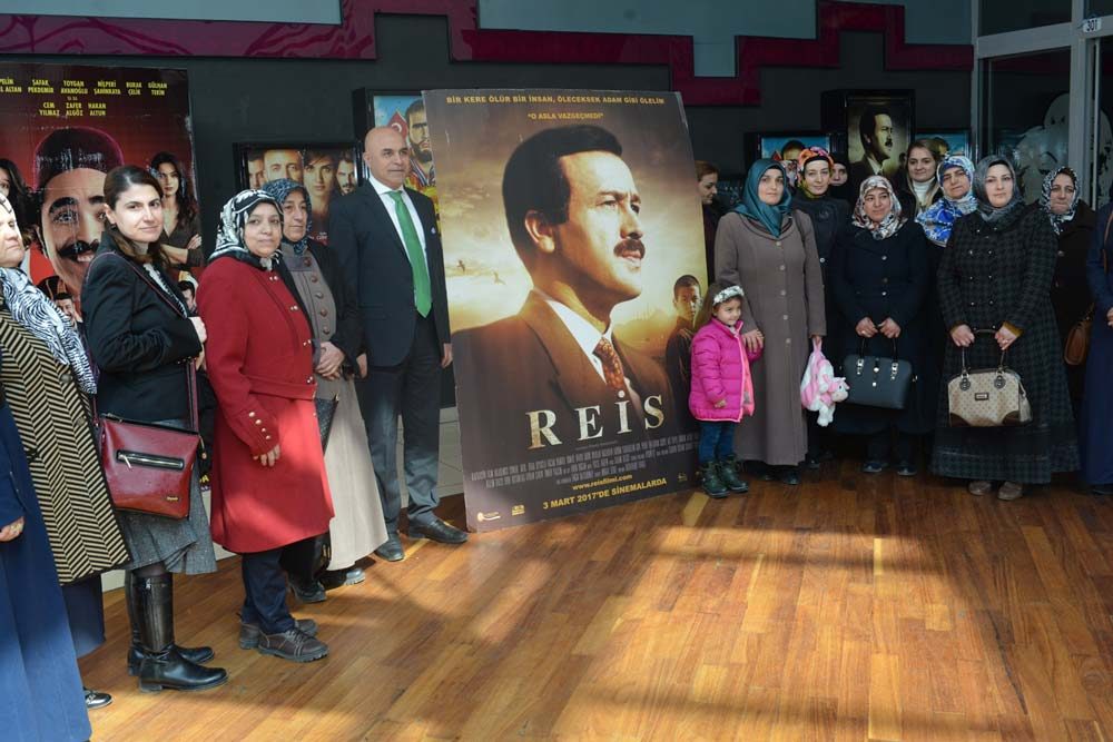 Belediye başkanından ev hanımlarına “REİS” hediyesi Son dakika haberleri