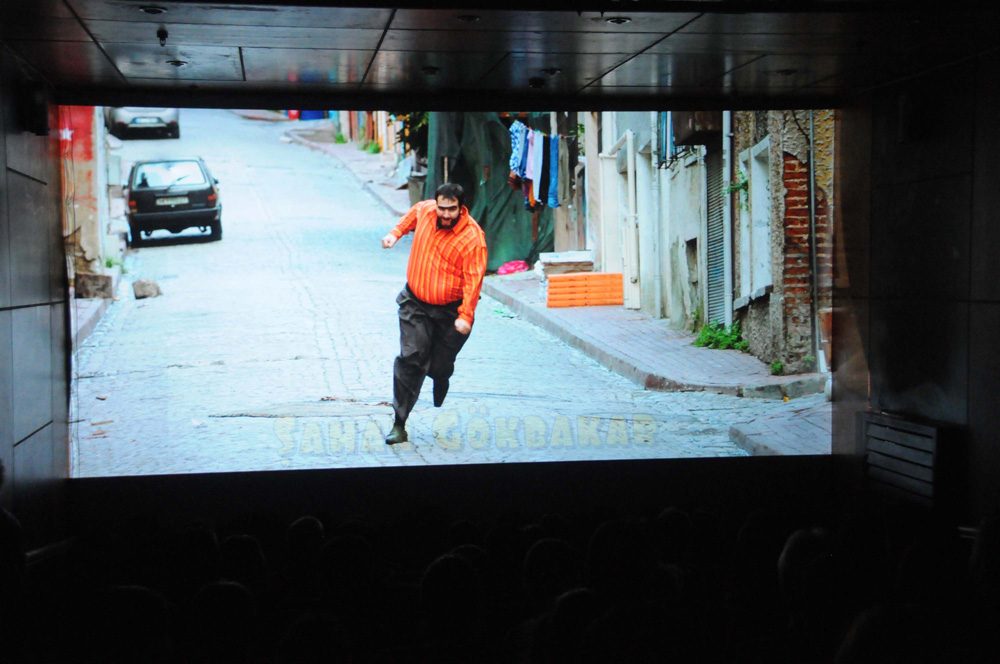 FOTO:DHA Sinema salonundaki ilk film ise Recep İvedik 4 oldu.