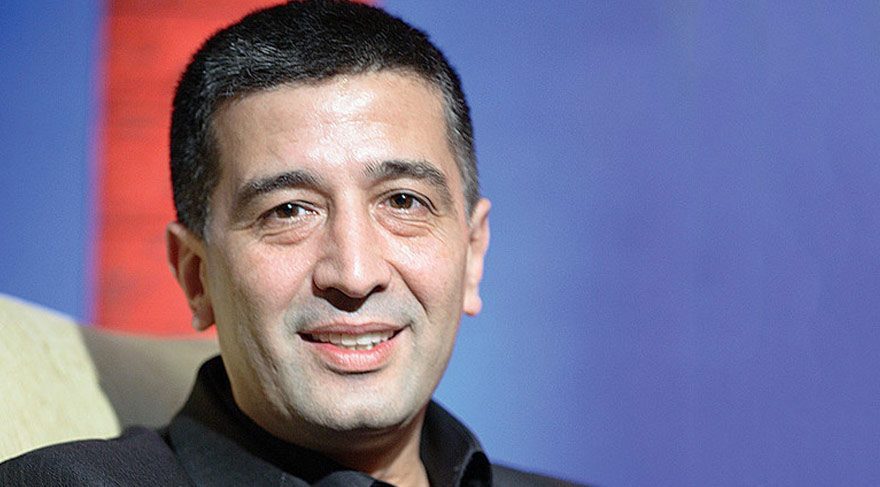 Televizyoncu Yalçın Çakır, canlı yayında kalp krizi geçirdi