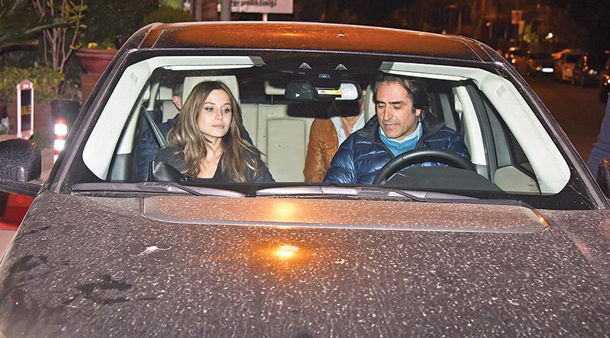 Eşiyle birlikte iş yemeğinde