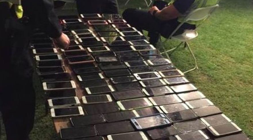 Festivale gitti birer birer 100 akıllı telefon çaldı!