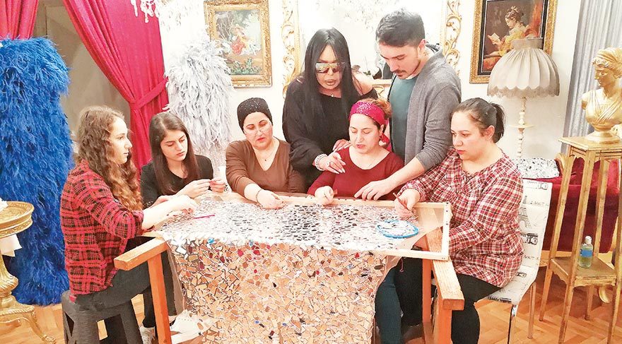 Kırık ayna uğursuzluk getirir