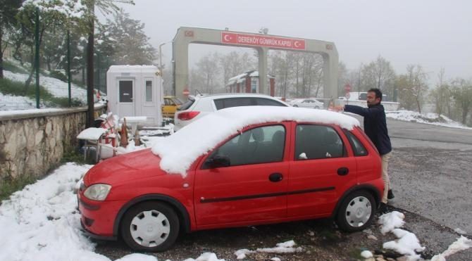 Bulgaristan sınırında Nisan karı 6 santimi buldu
