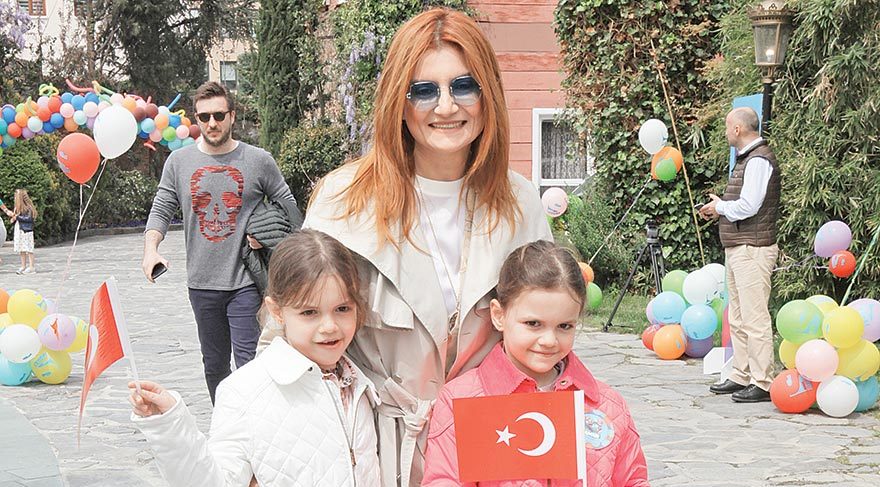 Çocuk kanalına renkli kutlama