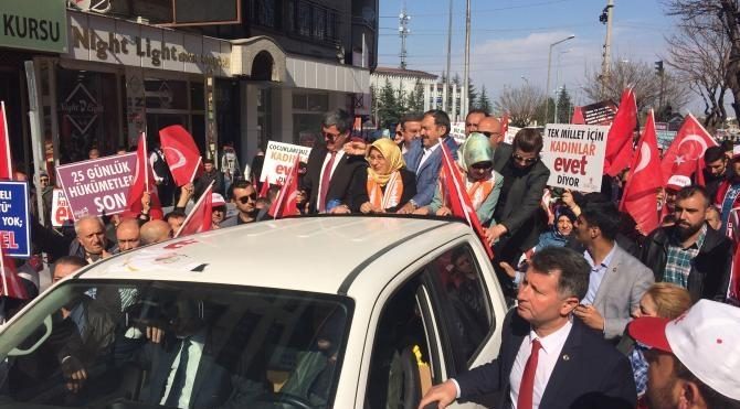 Bakan Eroğlu 'evet' yürüyüşüne katıldı