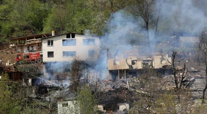 Artvin Ortaköy’de yangın: 6 binadaki 14 daire yandı