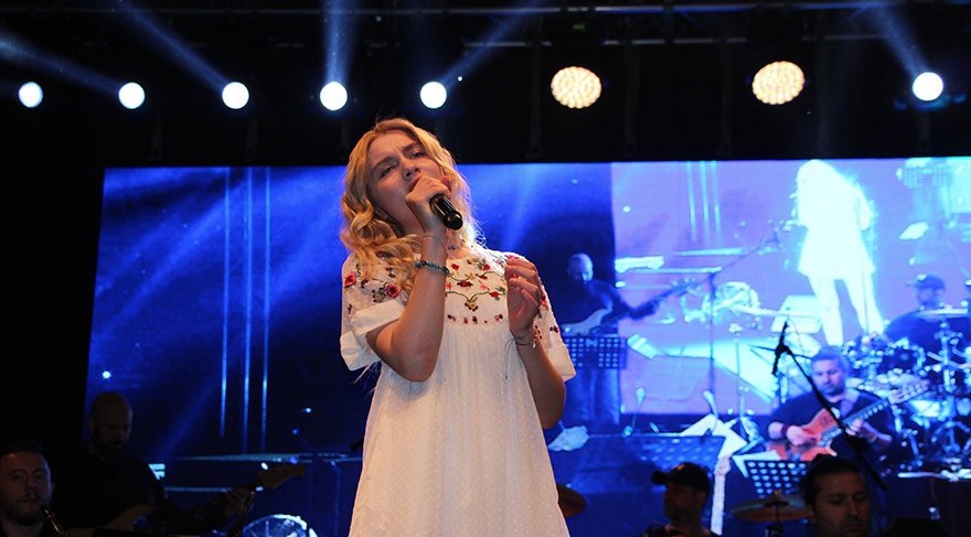 Aleyna Tilki’den bir ilk