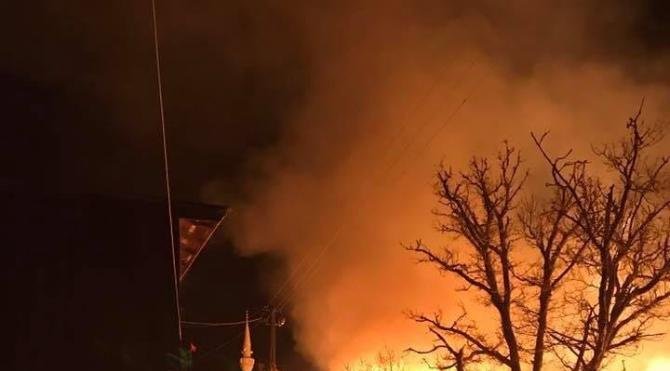 Çorum'da köy yangını: 50 ev yandı