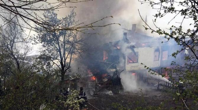 Karabük'te ahşap ev yandı
