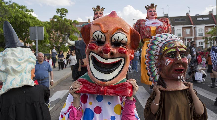İspanya’da Devler ve Koca Kafalar Festivali