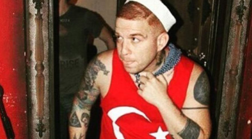 Türk bayraklı Gökhan