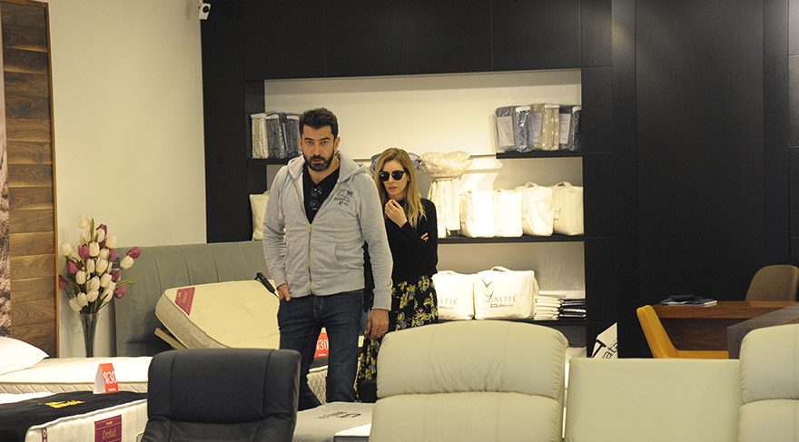 Kenan ve Sinem çift kişilik yatak alışverişinde görüntülendi