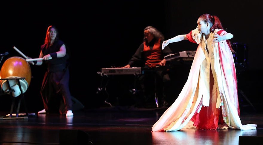 Grammy ödüllü müzisyen Kitaro dinleyicileri büyüledi