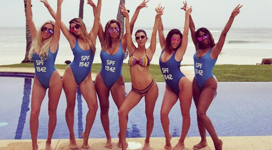Kourtney Kardashian’dan havuz ve plaj fotoğrafları