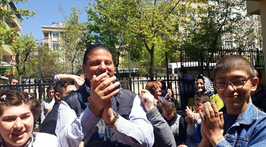 Kubat ‘Özel öğrenciler’le selfie yaptı