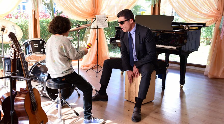 Özcan Deniz’in ‘Hit The Road Jack’ performansı