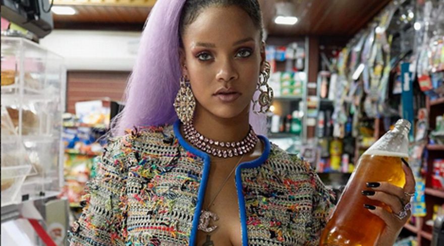 Rihanna’nın Kraliçe paylaşımı eleştiri aldı