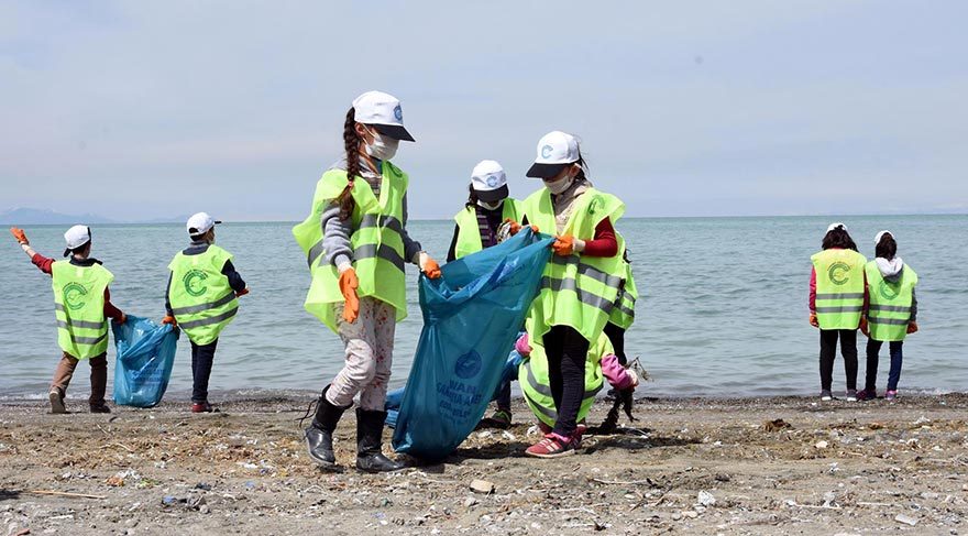 Van Gölü’nde 15 bin öğrenciyle temizlik kampanyası