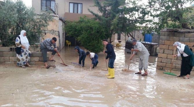 Mardin'de yağmur, su baskınlarına neden oldu