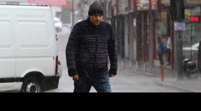 Sivas'ta ani yağmur hayatı olumsuz etkiledi