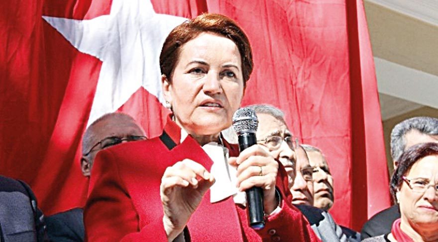 Sahnede kutladılar
