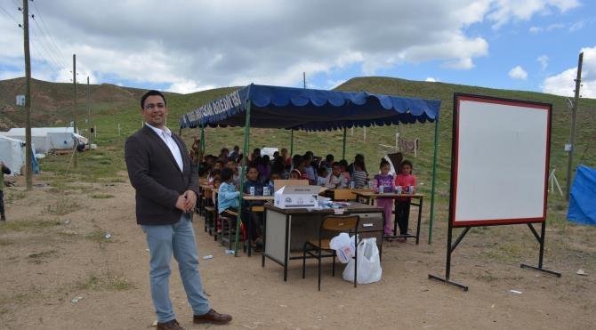 Mevsimlik işçilerin çocukları için Çadır Kent Okulu 