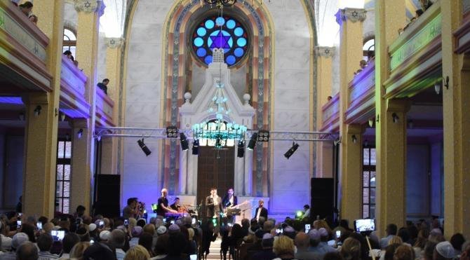 İsrailli şarkıcı David D'eor, Edirne sinagogunda konser verdi