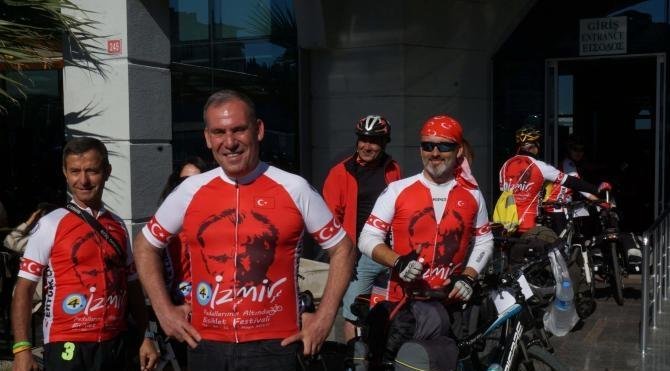 İzmirli bisikletçiler Ayvalık'tan Yunan adalarına geçti
