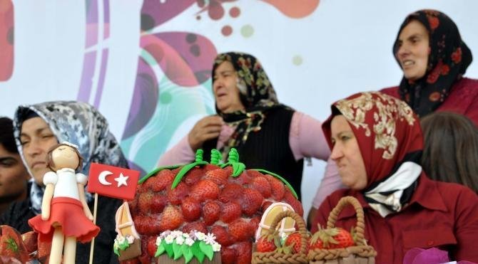 Zonguldak'ta en güzel çilekli pasta yarışması