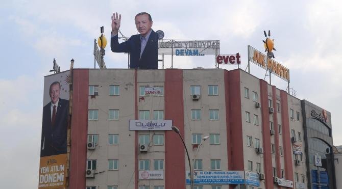 Ak Parti Kocaeli binasına 'rabia'lı Erdoğan ı