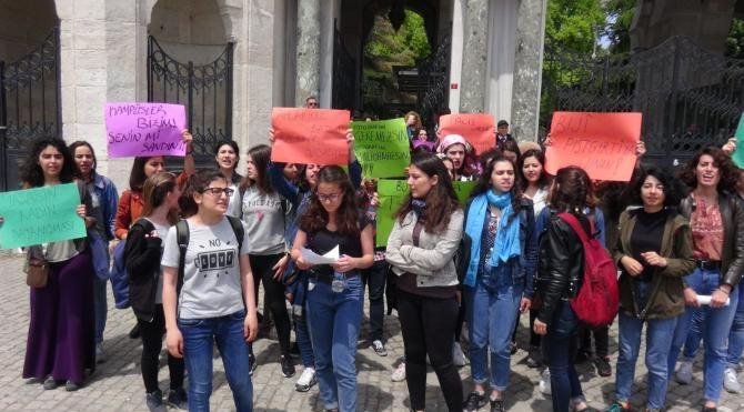 İstanbul Üniversitesi öğrencilerinden tacize karşı eylem