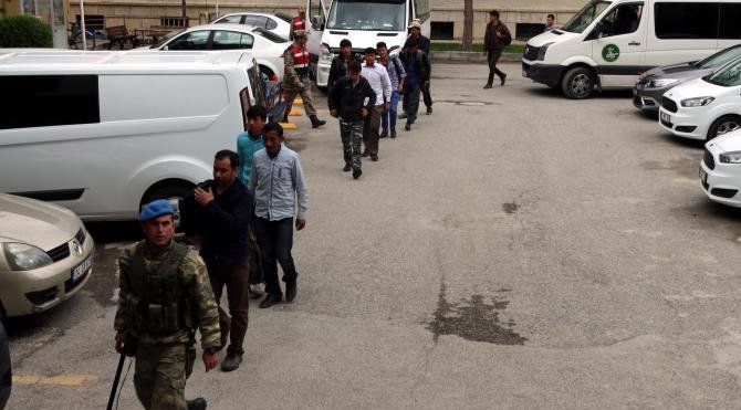 Erzincan’da 90 Afgan kaçak yakalandı