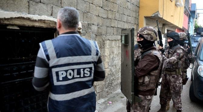 Adana'da aranan 15 kişi yakalandı