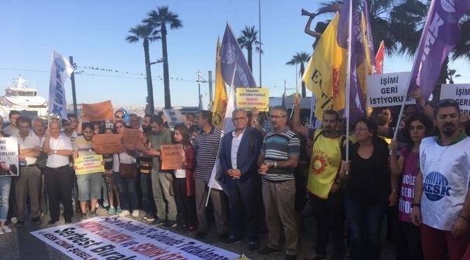 İzmir'de, Nuriye Gülmen ve Semih Özakça'nın tutuklanmasına tepki eylemi
