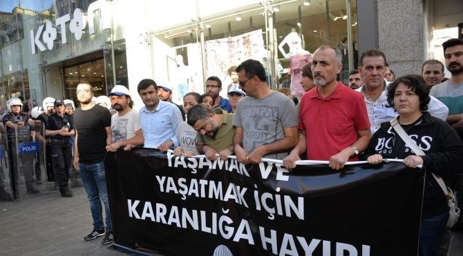 Diyarbakır'da izinsiz açıklamaya polis müdahalesi: 30 gözaltı