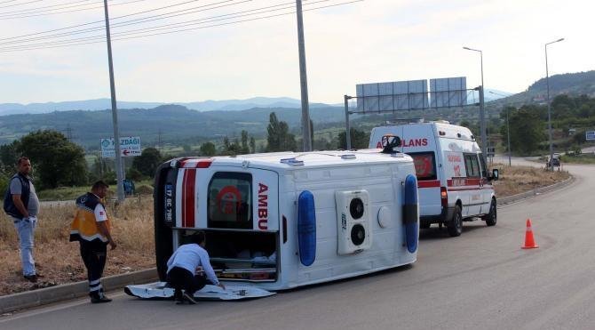 Çanakkale'ye hasta nakli yapan ambulans devrildi