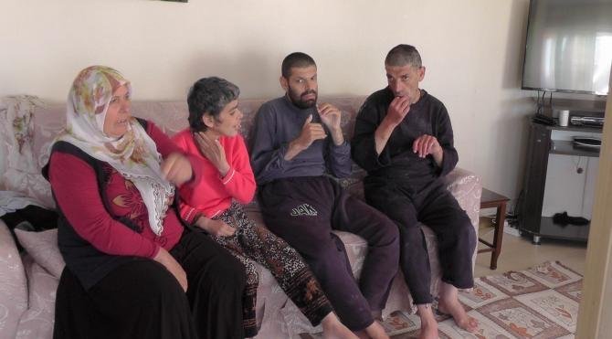 Muş'ta hayatını 3 engelli çocuğuna adayan anne 'Yılın annesi'