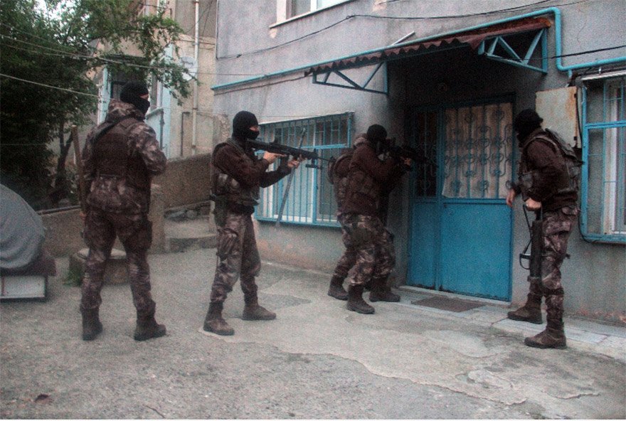 Narkotik operasyonda polis yanlış evi bastı, ev sahibi Son dakika