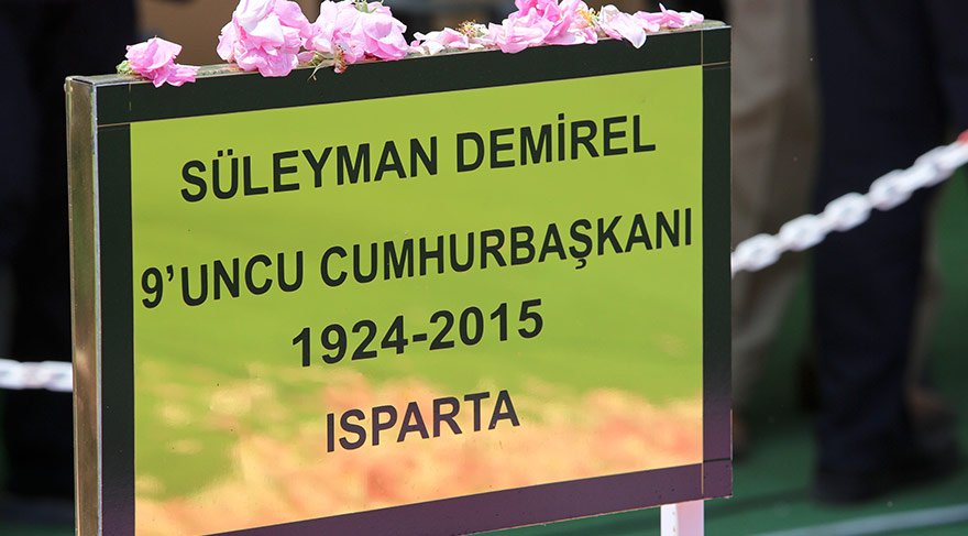9. Cumhurbaşkanı Süleyman Demirel mezarı başında anıldı