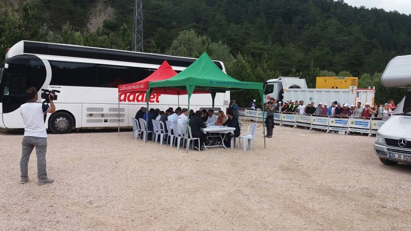 FOTO: CHP, MYK Gerede'ye 17 KM kala toplandı.