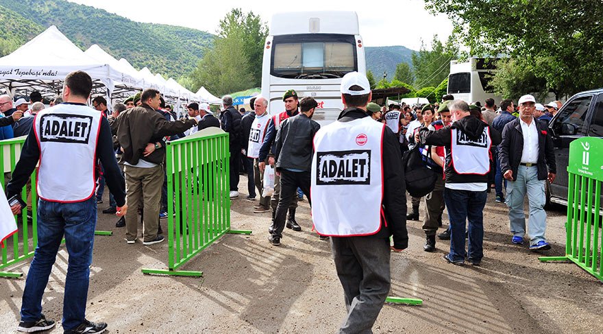 VATANDAŞLAR KAMP ALANINA JANDARMA TARAFINDAN ÜST ARAMASI YAPILDIKTAN SONRA ALINIYOR.