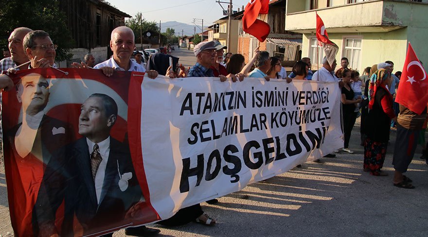 CHP GENEL BAŞKANI KEMAL KILIÇDAROĞLU, ATATÜRK'ÜN İSİM BABALIĞINI YAPTIĞI VE BURADA DURARAK AYRAN İÇTİĞİ SELAMLAR KÖYÜ'NDE VATANDAŞLAR TARAFINDAN KARŞILANDI.