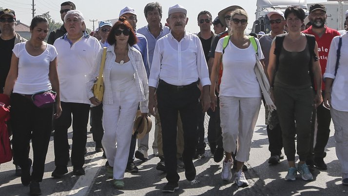 FOTO:DHA - Bugünkü yürüyüşe Gülriz Sururi, Zeynep Oral gibi sanat ve edebiyat dünyasının önemli isimleri de destek veriyor.