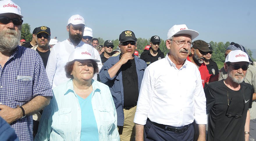 Kılıçdaroğlu'na ünlü sanatçı Selda Bağcan da destek verdi
